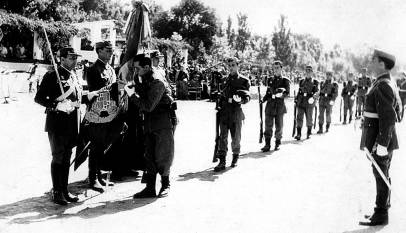 Jura de bandera en el antiguo campamento militar de Monte la Reina en 1962